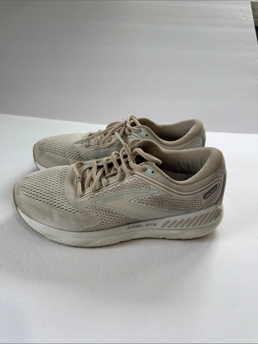 Brooks women’s Neutral Running Shoes wide D- Light Tan with Cream Accents